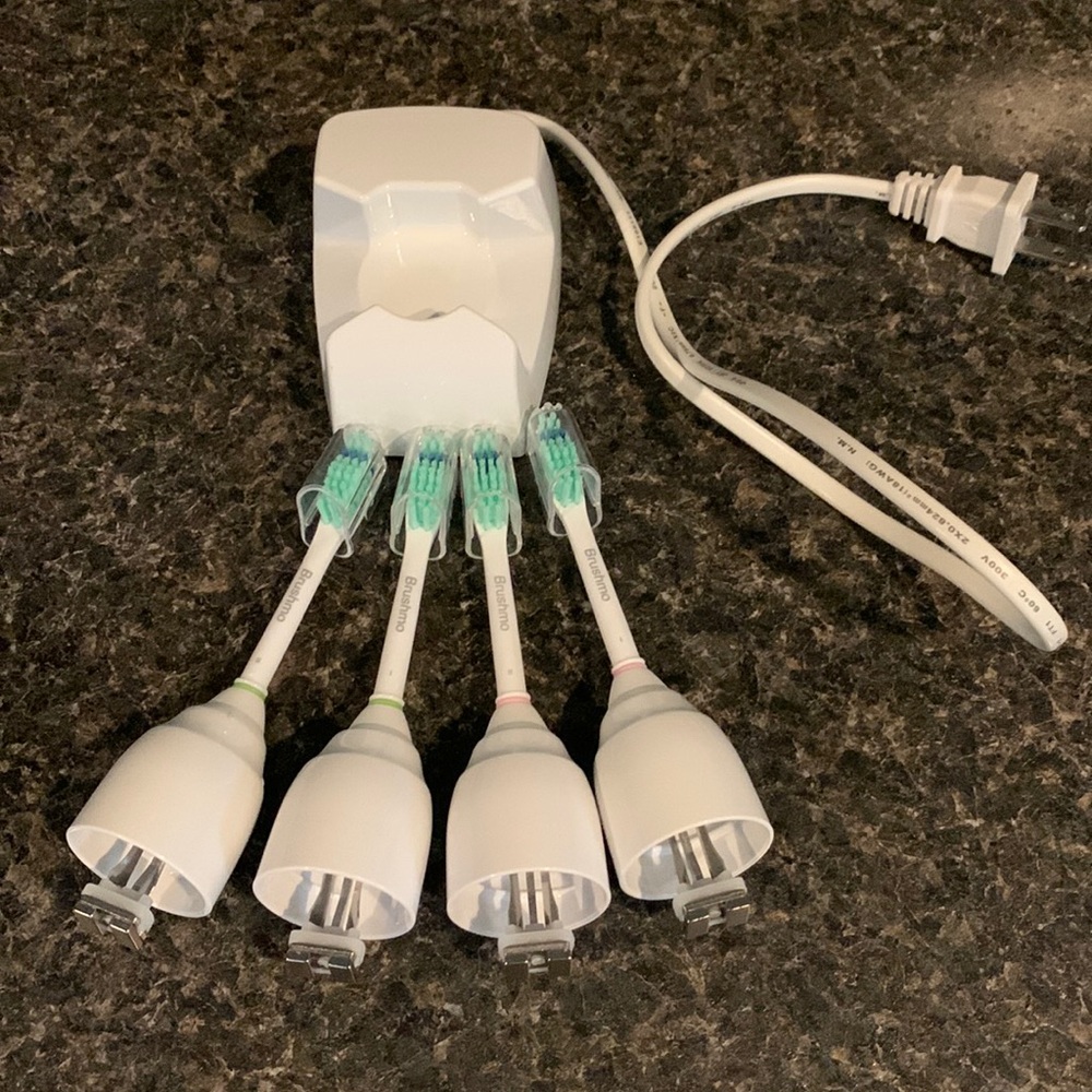 Phillips Sonicare e-series charger and Brushmo replacement toothbrush heads